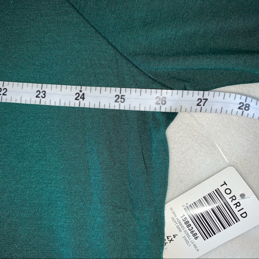 NEW! TORRID “Scrolling” Long Sleeve Raglan V-Neck Tee, Forest Green, NWT! - Picture 12 of 15